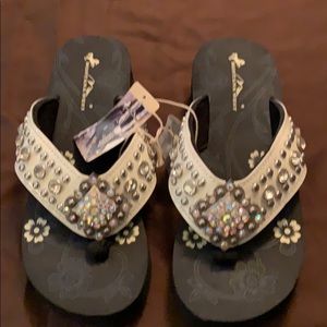 Montana west flip flops